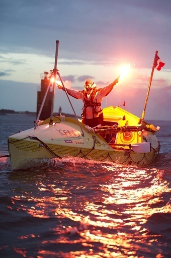 カナダ女性、手漕ぎボートで大西洋横断 歴史に名を刻む