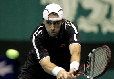 ベッカー 1回戦でモヤを破る