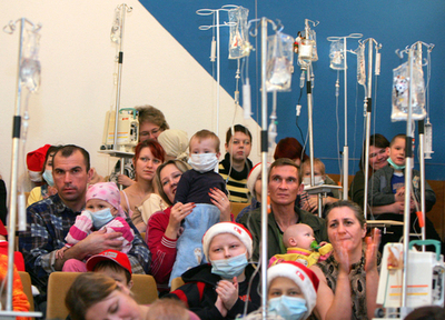 病院でクリスマスを過ごす子どもたち、ベラルーシ