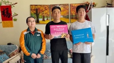 共に受験勉強を続けた父子 大学にダブル合格=中国