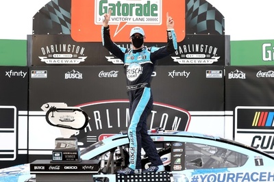 NASCARが無観客で再開、ハービックが50勝目