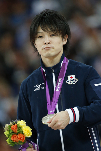 内村が種目別ゆかで銀メダル、中国の鄒凱が連覇