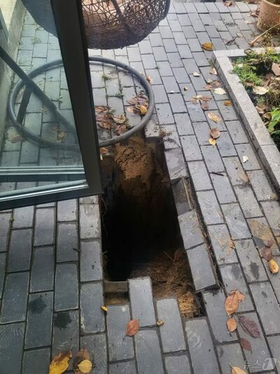 韓国で相次ぐ道路陥没…歩道に深さ2mの穴、土が消えた