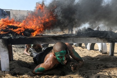 ガザ地区の警察学校で訓練、一糸乱れぬ行動披露 パレスチナ
