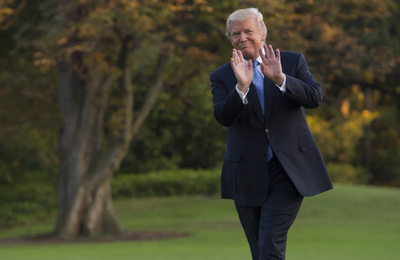 トランプ大統領「ふさわしくない」が過半数、黒人では9割超 米世論調査