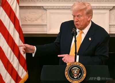 トランプ氏と民主知事が激論 トランス選手の女子スポーツ参加めぐり