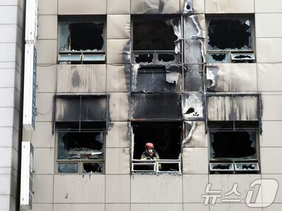 ソウル中心部のカプセルホテル火災、通報5件相次ぐ…非常口不備の指摘も浮上