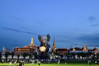 【今日の1枚】王宮に陣取る巨大アート タイ