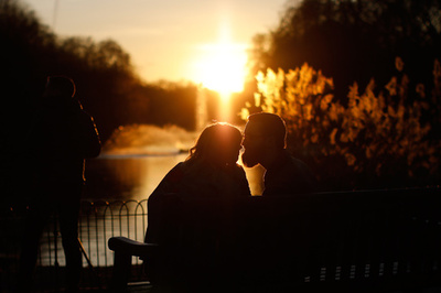 性交渉の頻度が高い女性は閉経が遅い 研究