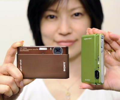 ソニー、「サイバーショットDSC-T77」で世界最薄デジカメを実現