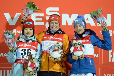 女子ジャンプで伊藤が銀、高梨は4位 ノルディック世界選手権