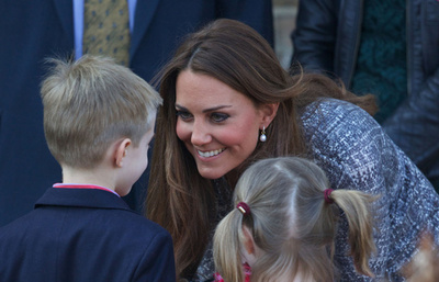 キャサリン妃は「笑顔が不自然なマネキン」、英著名作家が酷評