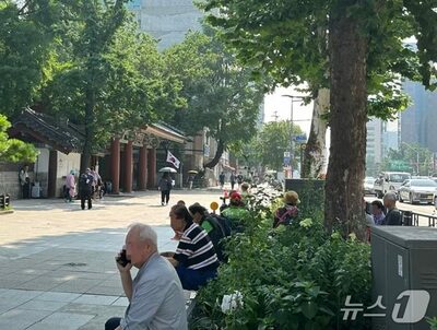 猛暑のソウル、酷暑の街さまよう高齢者たち…マクドナルドが“避難所”？