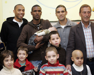 FCバルセロナ 慈善事業でサン・パウ病院の小児科を訪問