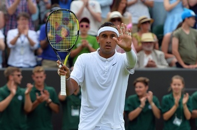 キリオスがラオニッチ下し4回戦へ、試合でまた問題続出 ウィンブルドン選手権