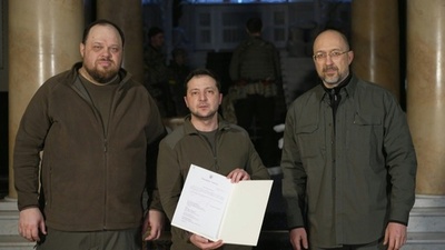 動画：ウクライナ大統領、EU加盟申請書に署名