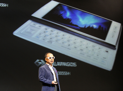 ソフトバンク、3D画像も楽しめる携帯端末「GALAPAGOS 003SH」など発表