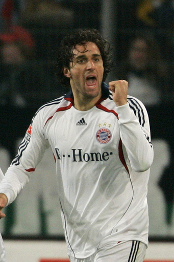 バイエルン トーニがハットトリックを達成しハノーバーに勝利