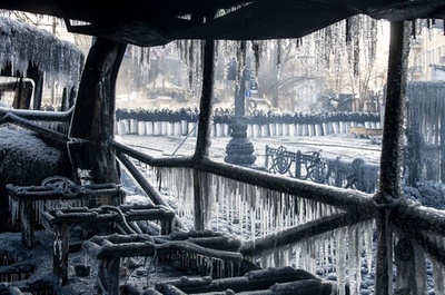 ウクライナ、大統領と野党指導者が協議 28日に臨時議会