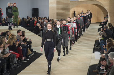 アディダス、マークジェイコブスを提訴 ストライプの商標侵害で