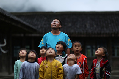 山奥の学校、教師1人に児童8人 中国・貴州