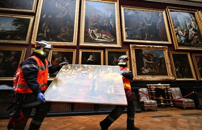 仏シャンティイ城で消防訓練