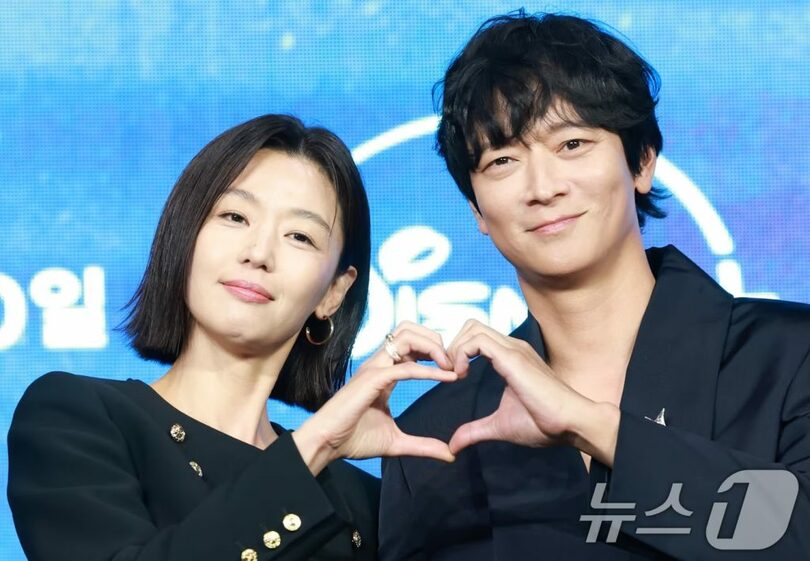 女優チョン・ジヒョン（左）と俳優カン・ドンウォン(c)news1