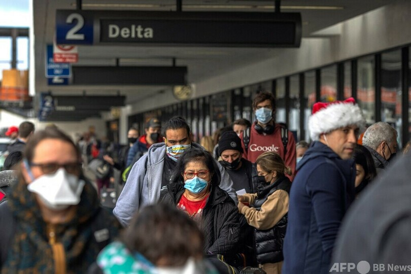 オミクロン株、年末の移動を直撃 世界で2300便欠航
