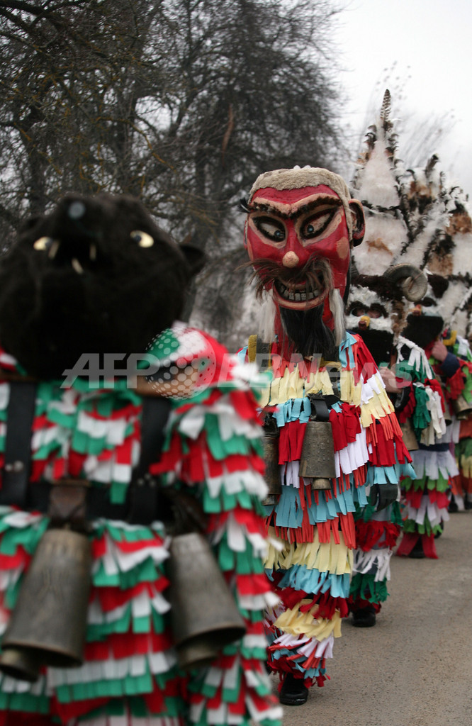 鮮やかな仮面と衣装で春の訪れを祝福 ブルガリアの伝統行事 写真6枚 国際ニュース Afpbb News