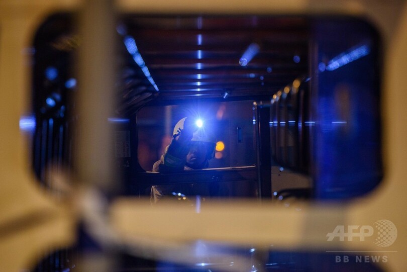 香港で路面電車が横転、14人負傷 運転士を逮捕