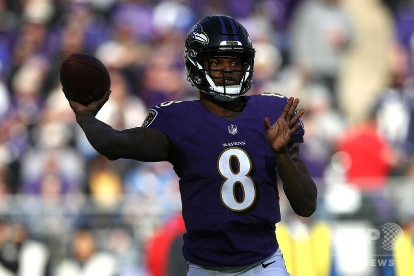 イーグルスとチャージャーズが接戦制し準決勝へ、NFLプレーオフ