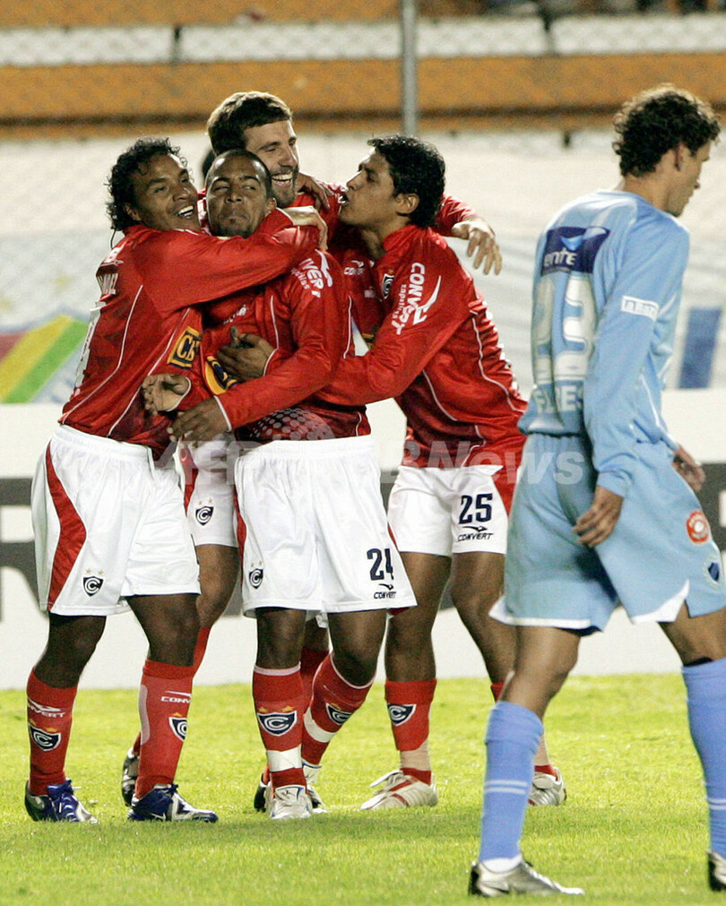 ＜サッカー 07リベルタドーレス杯南米選手権＞シエンシアノ ウリベの決勝ゴールでボリバルとの接戦を制す - ボリビア