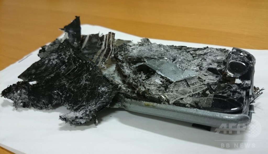 豪航空機で携帯電話の発火事故、当局が報告書 豪航空機で携帯電話の発火事故、当局が報告書