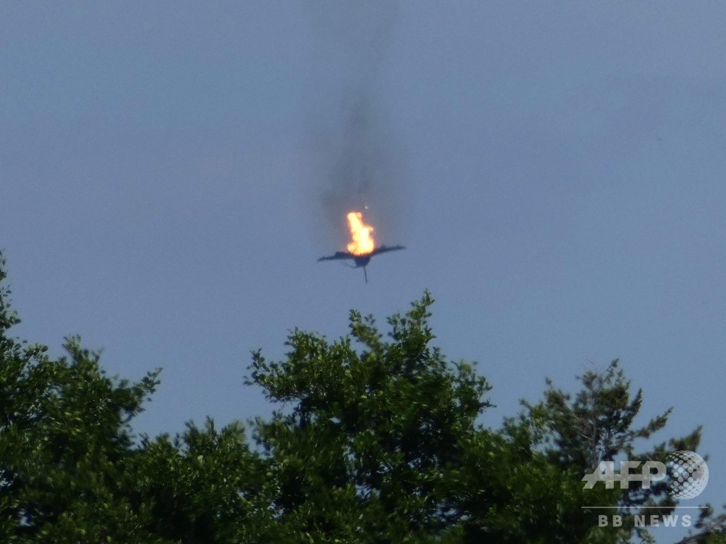 訓練中の空軍ユーロファイター2機が衝突、パイロット1人死亡 ドイツ 訓練中の空軍ユーロファイター2機が衝突、パイロット1人死亡 ドイツ