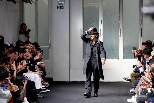 MIYAVIもモデル出演、「ヨウジヤマモト」19年春夏メンズ 写真25