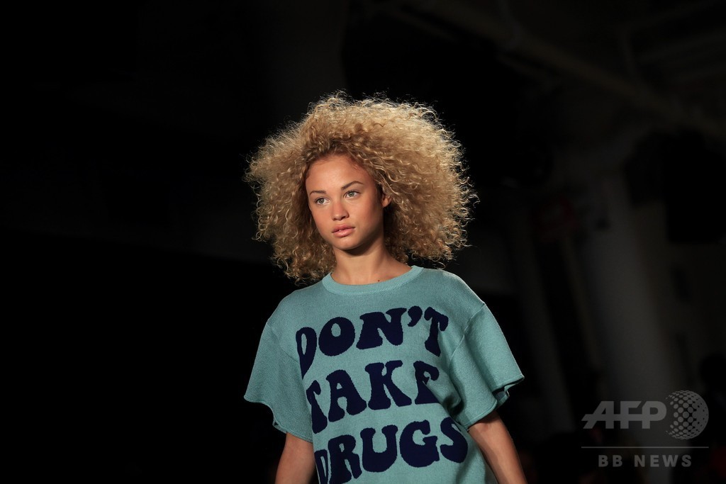 フィナーレにマイリー・サイラス、「ジェレミー・スコット」15年春夏