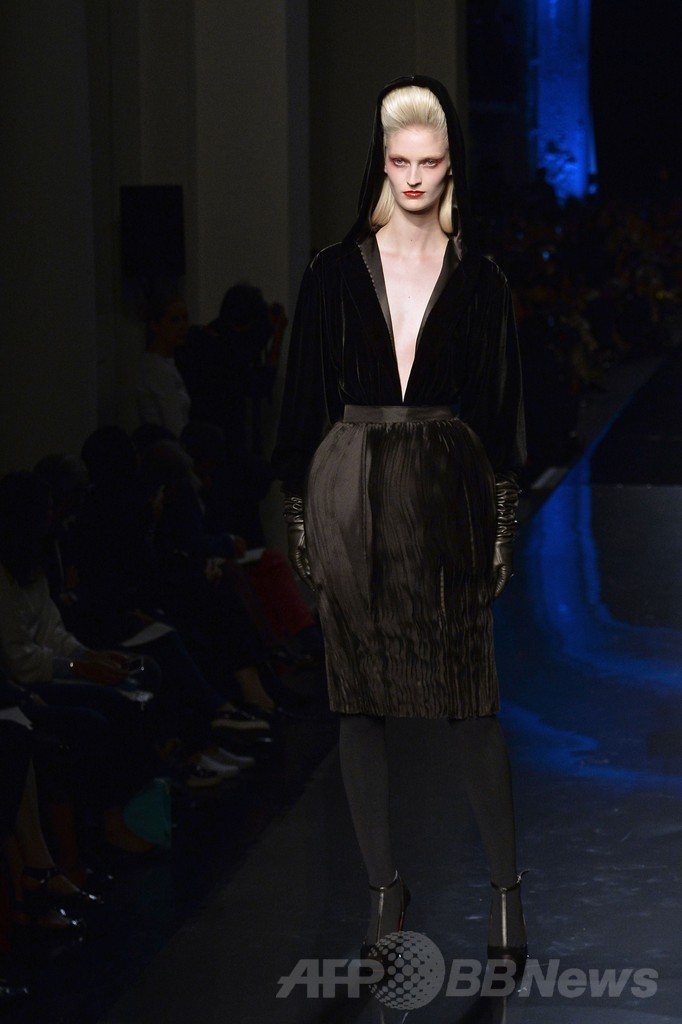 「ひげ面の女装歌手」も登場、J.P.ゴルチエ14/15年秋冬オートクチュール