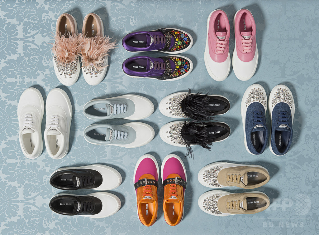 「ミュウミュウ」伊勢丹新宿店にスニーカーの期間限定ショップ