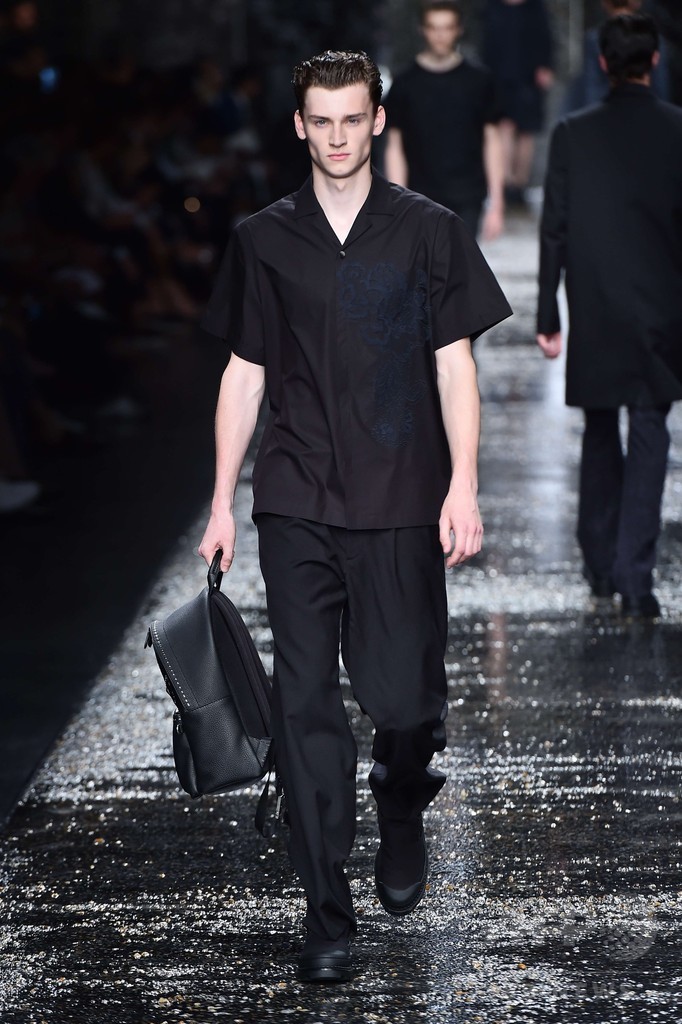 「フェンディ」16年春夏メンズ