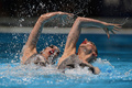 第15回世界水泳選手権（15th FINA World Championships）は21日、スペイン・バルセロナ（Barcelona）でシンクロナイズドスイミングのデュエット・テクニカルルーティン（TR）が行われ、ロシアのスベトラナ・ロマシナ（Svetlana Romashina）／スベトラナ・コレスニチェンコ（Svetlana Kolesnichenko）組が優勝した。

デュエットTR決勝の演技に臨むロシアのスベトラナ・ロマシナ／スベトラナ・コレスニチェンコ組（2013年7月21日撮影）。(c)AFP/JAVIER SORIANO