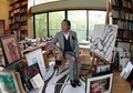 高田賢三氏。フランス・パリに所有のロフトにある自身の作業場で（2009年3月24日撮影、資料写真）。(c)FRANCOIS GUILLOT / AFP