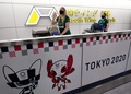 東京五輪を控え、成田国際空港に到着したオーストラリア・ソフトボール女子代表選手（2021年6月1日撮影）。(c)ISSEI KATO / POOL / AFP