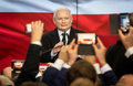 ポーランド与党「法と正義」のヤロスワフ・カチンスキ党首（2019年10月13日撮影、資料写真）。(c)Wojtek RADWANSKI / AFP