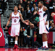 14-15NBA、アトランタ・ホークス対フィラデルフィア・セブンティシクサーズ。得点を喜び合うアトランタ・ホークスのポール・ミルサップ（右）とジェフ・ティアグ（2015年1月31日撮影）。(c)AFP/Getty Images/NBAE/Scott Cunningham