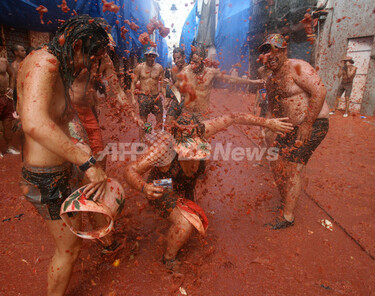 スペインで恒例のトマト祭り「トマティーナ」開催 写真24枚 国際