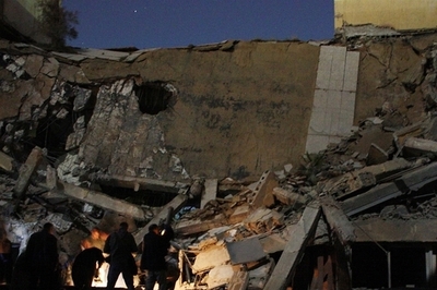 カダフィ大佐の邸宅付近を空爆、「指揮能力破壊」と多国籍軍