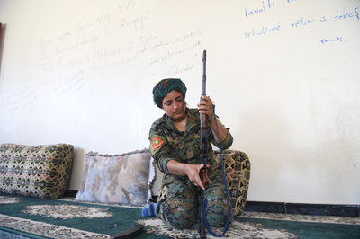 クルド人女性戦闘員の遺体動画に怒りの声 シリア 写真5枚 国際ニュース Afpbb News