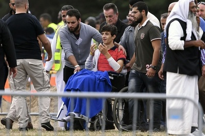 シリア逃れ「安全な国」で銃弾に… 難民父子を埋葬、NZ乱射事件