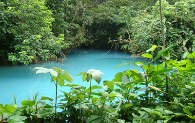 水色のセレステ川、中米コスタリカ