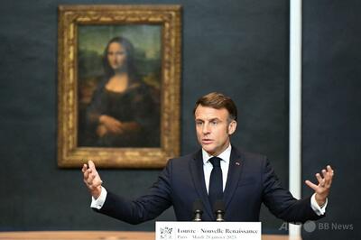 マクロン大統領、ルーブル美術館の「再生」を約束